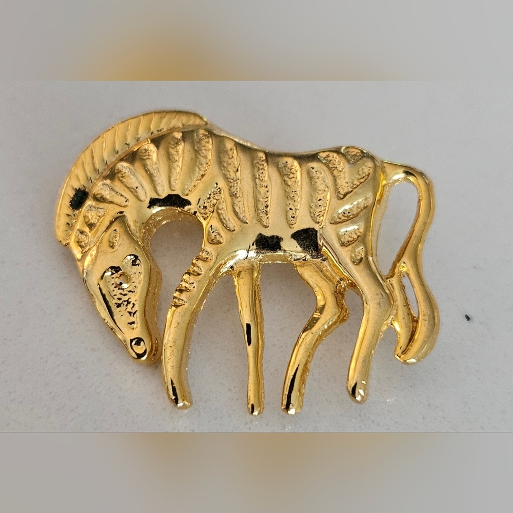 Source Unknown Gold Zebra Brooch - Picture 1 of 2